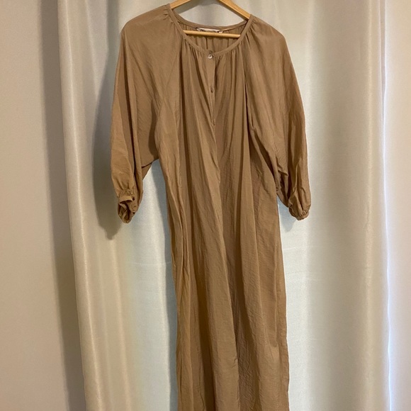 Zara Voluminous Dress - Picture 3 of 6